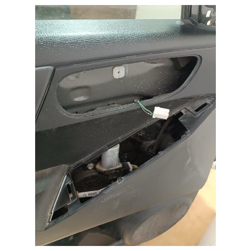 Puerta Delantera Izquierda Mazda Mazda 3 2010 al 2013 (Usado)