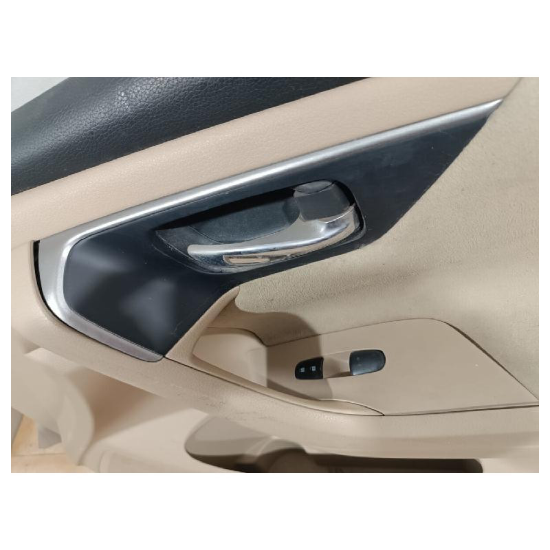 Puerta Delantera Derecha Nissan Maxima 2009 al 2014 (Usado)