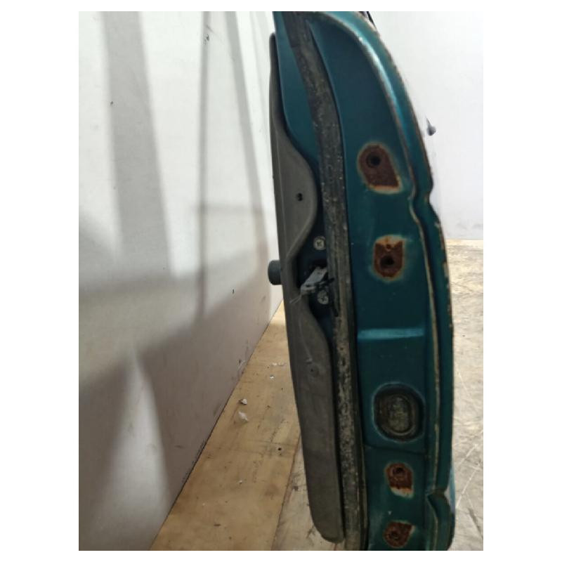 Puerta Trasera Izquierda Nissan Tsuru 1992 al 2017 (Usado)