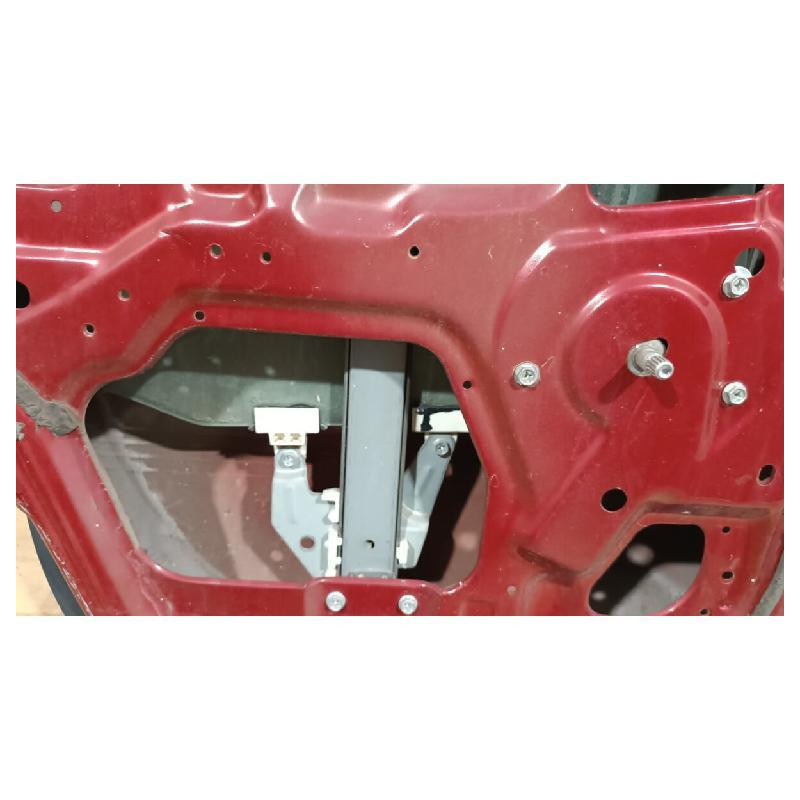 Puerta Trasera Izquierda Nissan Tsuru 1992 al 2017 (Usado)